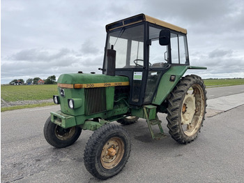 Trator JOHN DEERE 2130