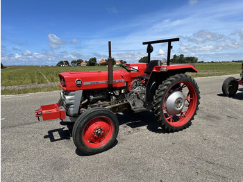 Trator MASSEY FERGUSON 100 series