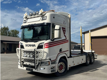 Camião de transporte de madeira SCANIA R 730