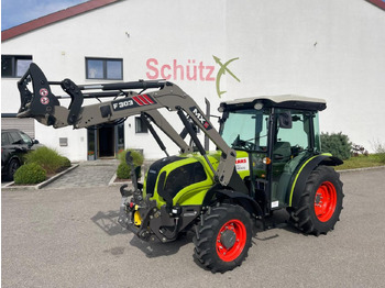 Trator CLAAS Nexos