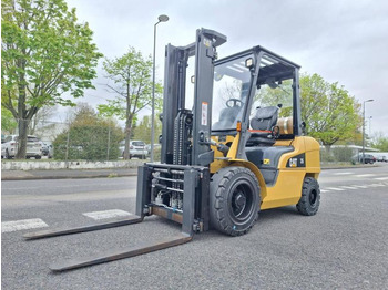 Empilhadeira a gás CATERPILLAR GP