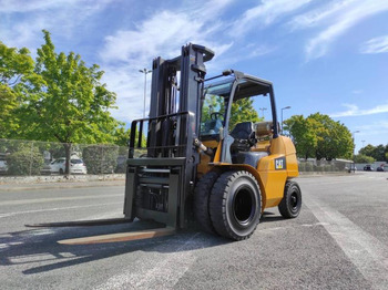 Empilhadeira a gás CATERPILLAR GP