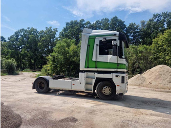 Tractor RENAULT Magnum 440
