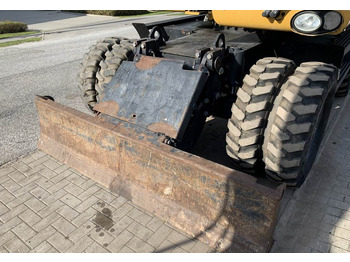 Escavadeira de rodas CATERPILLAR M318D