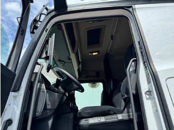 Fotografia de interior 1: Camião chassi novo Mercedes-Benz Actros 2548 L 6x2 Actros 2548 L 6x2, Retarder, Lenk-/Liftachse, Navi, MirrorCam, MultimediaCockpit