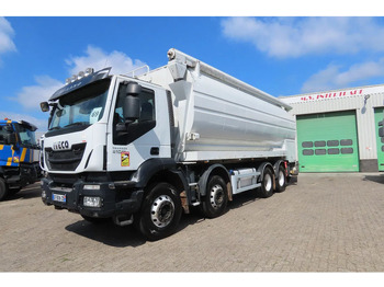 Caminhão tanque IVECO EuroTrakker