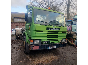 Camião transportador de contêineres/ Caixa móvel SCANIA 82