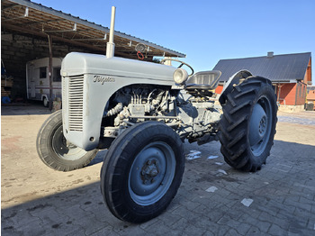Trator MASSEY FERGUSON