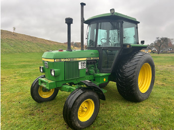 Trator JOHN DEERE 1640