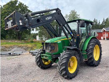 Trator JOHN DEERE 5820