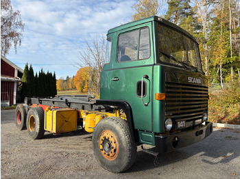Camião transportador de contêineres/ Caixa móvel SCANIA 141