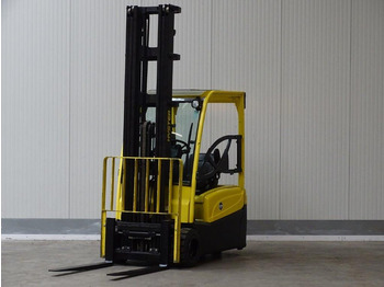 Empilhadeira elétrica HYSTER