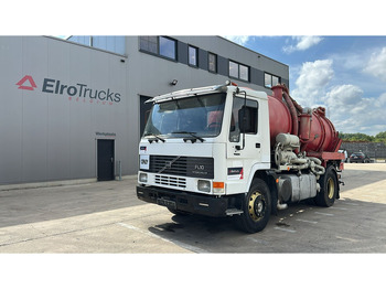 Caminhão limpa fossa VOLVO FL10