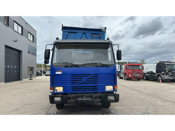 Camião basculante Volvo FL 12.380 (8X4 /STEEL SUSP. / BOITE MANUELLE / MANUAL GEARBOX): foto 2 Camião basculante Volvo FL 12.380 (8X4 /STEEL SUSP. / BOITE MANUELLE / MANUAL GEARBOX): foto 2