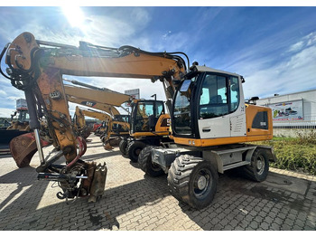 Escavadeira de rodas LIEBHERR A 916