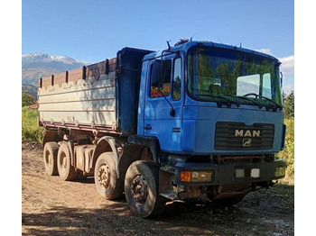 Camião basculante MAN