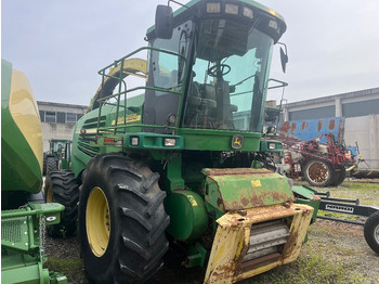 Picadora de forragem automotriz JOHN DEERE 7700
