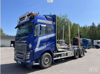 Camião de transporte de madeira VOLVO FH16 750