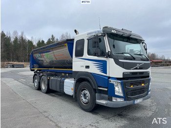 Camião basculante Volvo FM 370 6x2 Spreader truck: foto 3