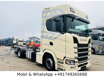 Camião transportador de contêineres/ Caixa móvel SCANIA S 450