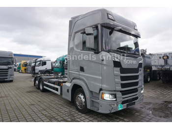 Camião transportador de contêineres/ Caixa móvel SCANIA S 450