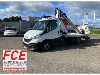 Caminhão com plataforma aérea OIL&STEEL