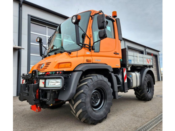 Camião basculante UNIMOG U300