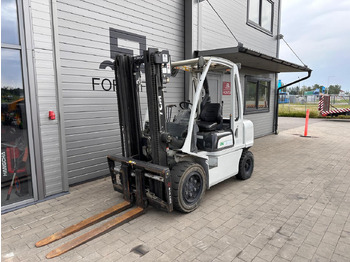 Empilhadeira a diesel UNICARRIERS