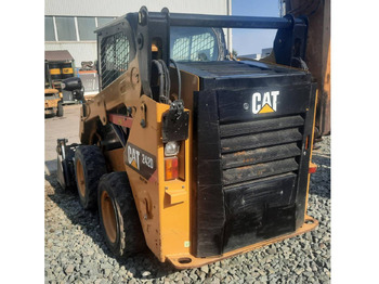 Mini pá carregadora CAT 242D: foto 4