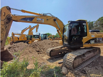 Escavadora de rastos CATERPILLAR 318