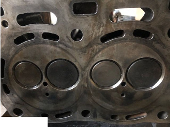 Cabeça do motor por Máquina agrícola Perkins 1104-44 - Głowica: foto 2