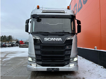 Camião de transporte de madeira, Camião grua para transporte de madeiras Scania R 520 8x4*4 RETARDER: foto 3