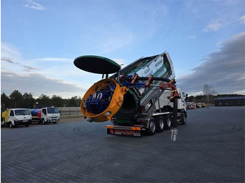 Caminhão limpa fossa SCANIA 2