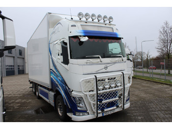 Camião furgão VOLVO FH