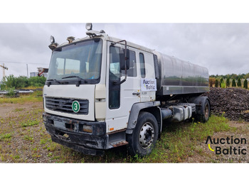 Caminhão tanque VOLVO FL 220