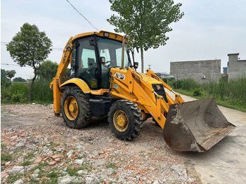 Retroescavadeira JCB 3CX