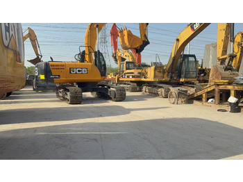 Escavadora de rastos JCB