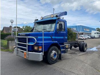 Camião chassi SCANIA T82