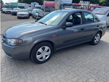 Sedan NISSAN