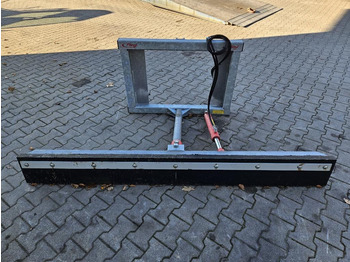 Carregador frontal para o trator FLIEGL