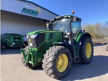 Trator JOHN DEERE 6210R