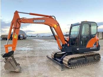 Mini escavadeira DOOSAN DX60