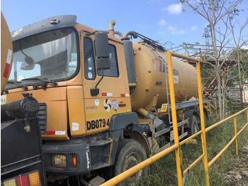 Caminhão tanque MAN 33.364