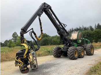Harvester JOHN DEERE