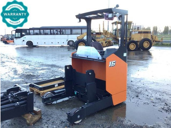 Empilhador retráctil DOOSAN