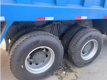 Camião basculante Sinotruk HOWO 371 6*4 Dump truck: foto 2