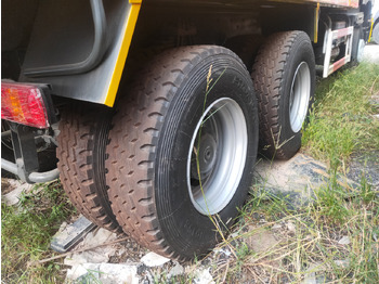 Camião basculante Sinotruk HOWO 371 6*4 Dump truck: foto 2