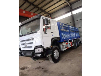 Camião furgão SINOTRUK HOWO