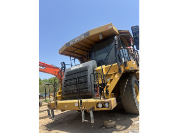 Caminhão fora de estrada CATERPILLAR