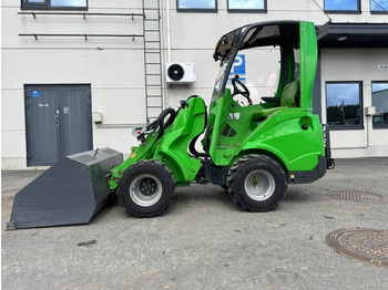 Carregadora articulada AVANT